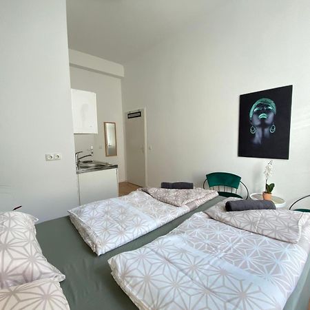 8 Fully Equipped Studio Shared Apt W Terrace Margareten Viena Exterior foto