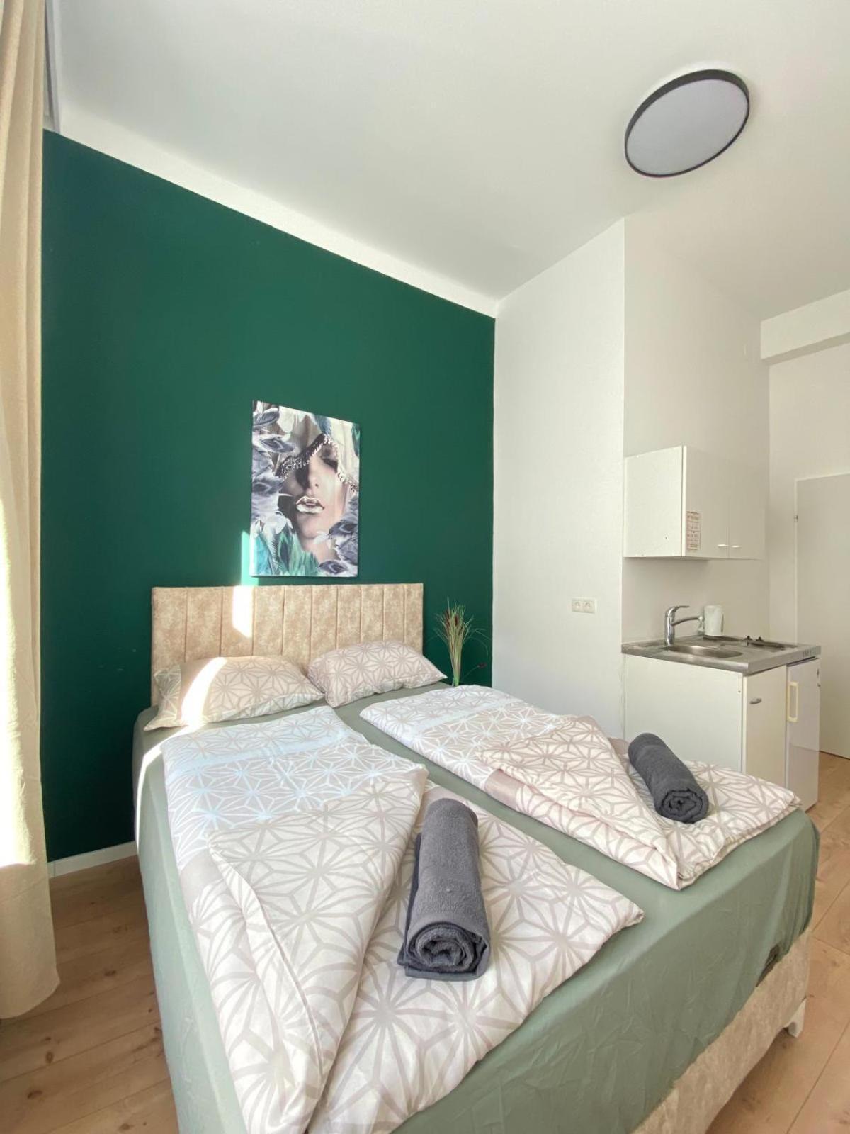 8 Fully Equipped Studio Shared Apt W Terrace Margareten Viena Exterior foto