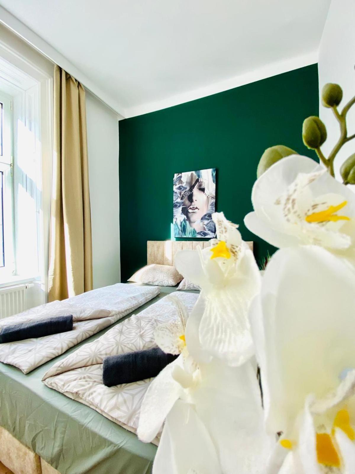 8 Fully Equipped Studio Shared Apt W Terrace Margareten Viena Exterior foto