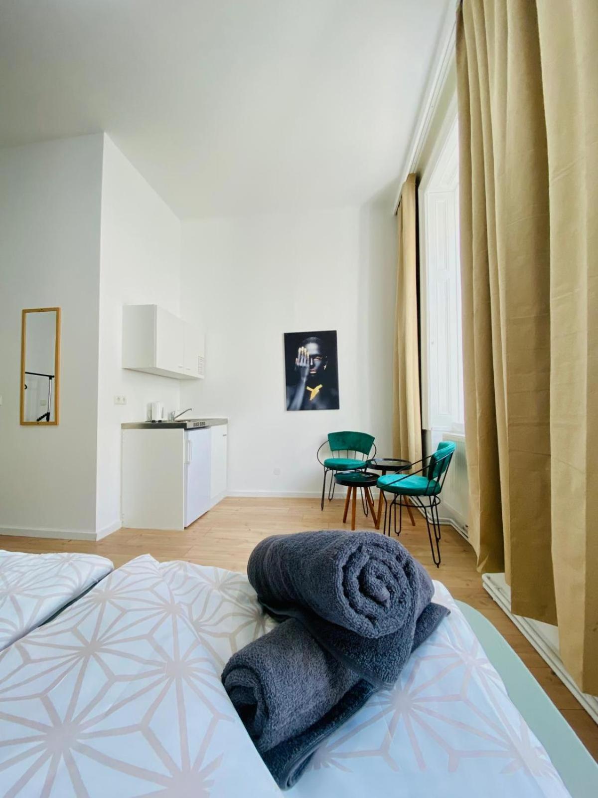 8 Fully Equipped Studio Shared Apt W Terrace Margareten Viena Exterior foto
