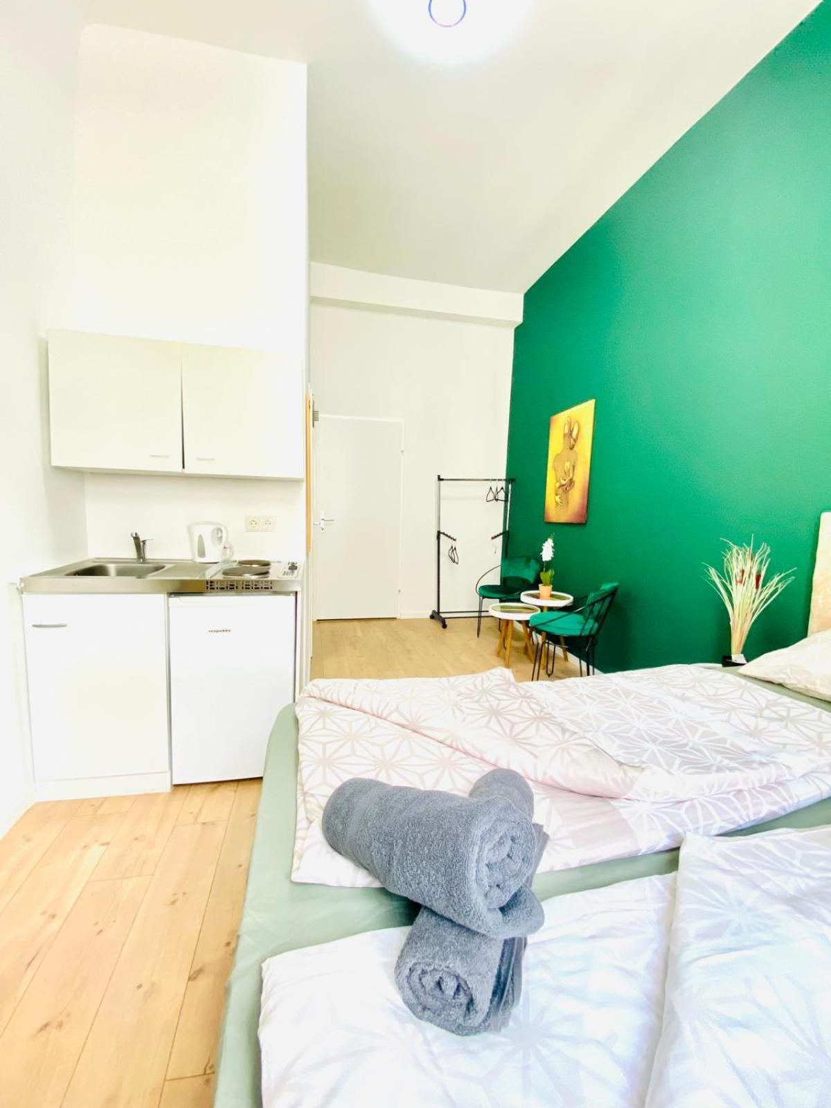 8 Fully Equipped Studio Shared Apt W Terrace Margareten Viena Exterior foto