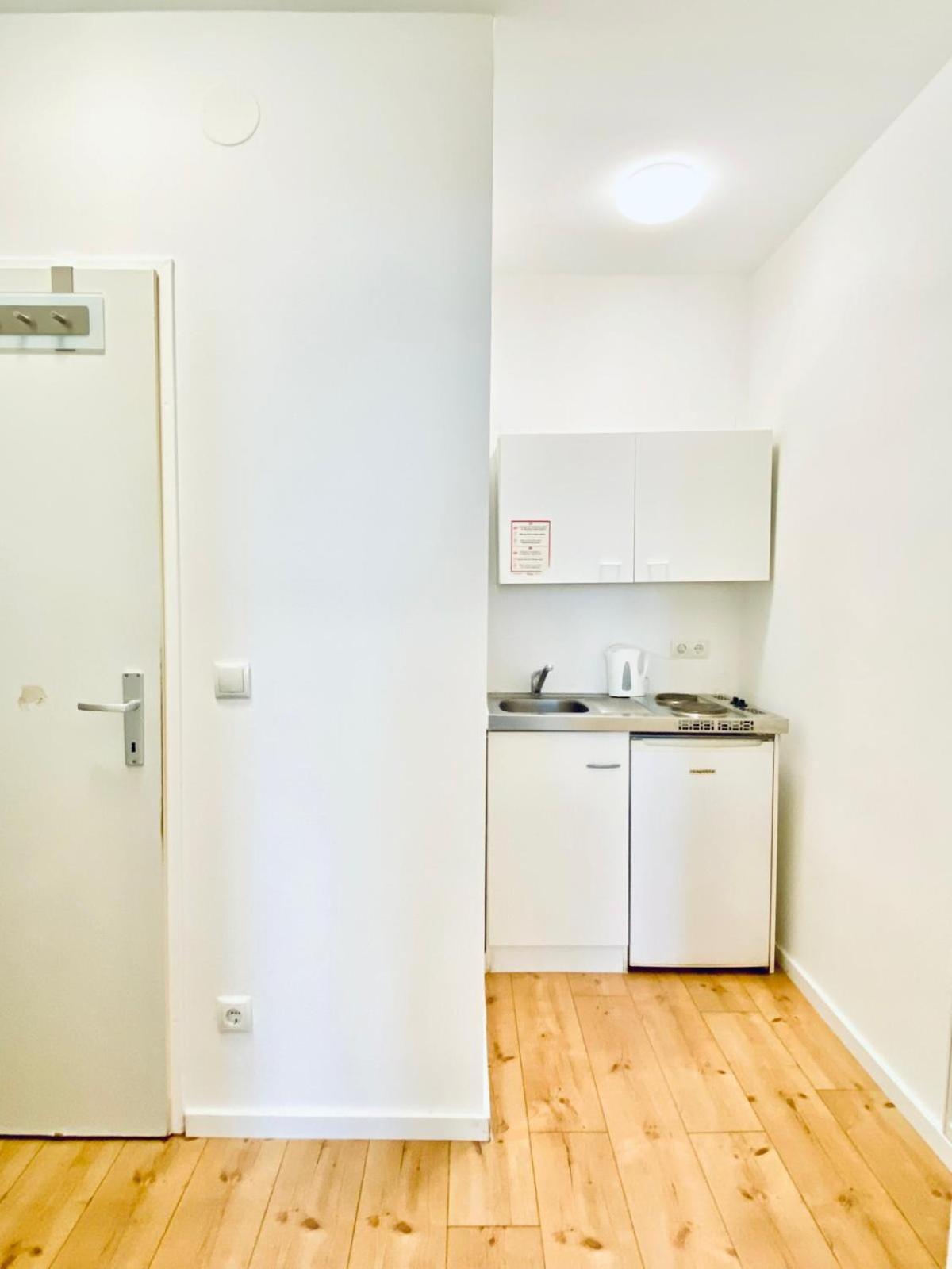 8 Fully Equipped Studio Shared Apt W Terrace Margareten Viena Exterior foto